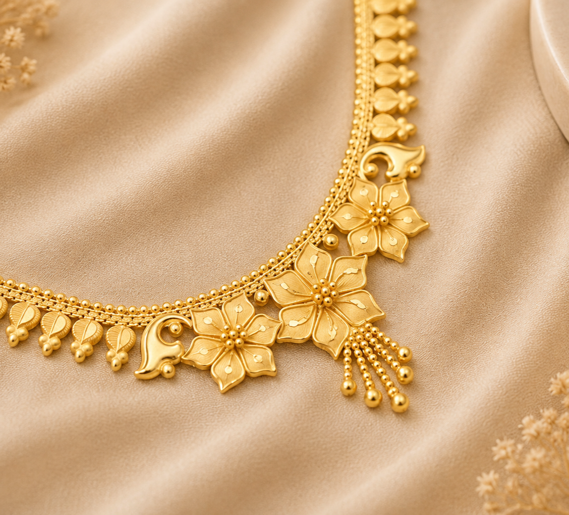 🌸 Golden Floral Elegance Necklace