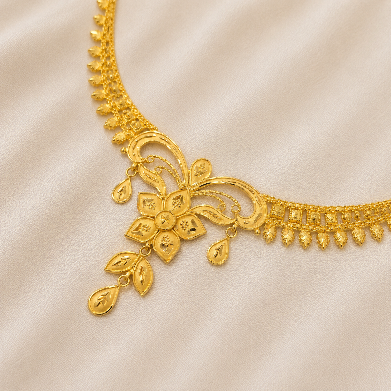 🌸 Golden Floral Heritage Necklace