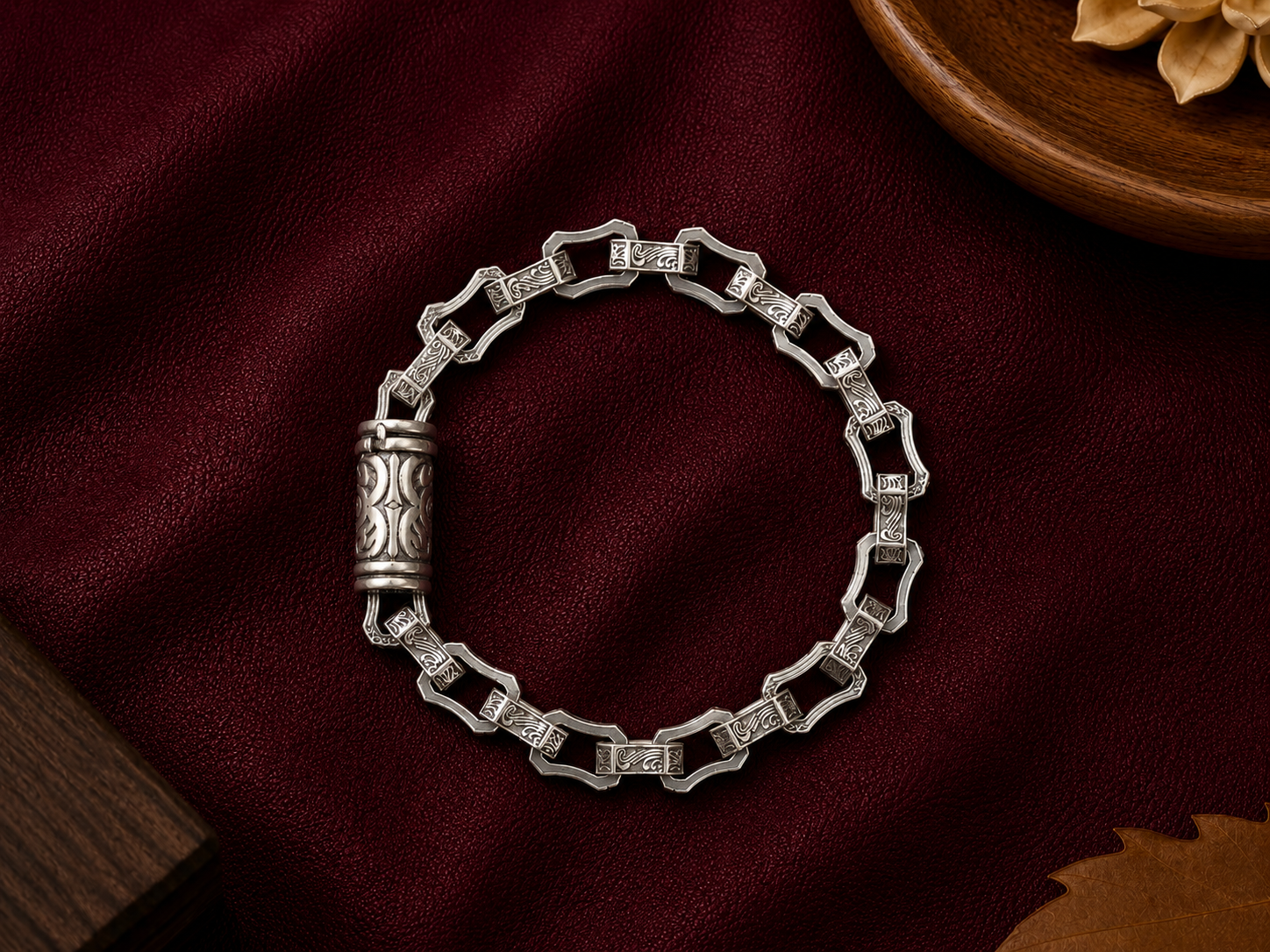 Royal Engraved Link Bracelet ✨