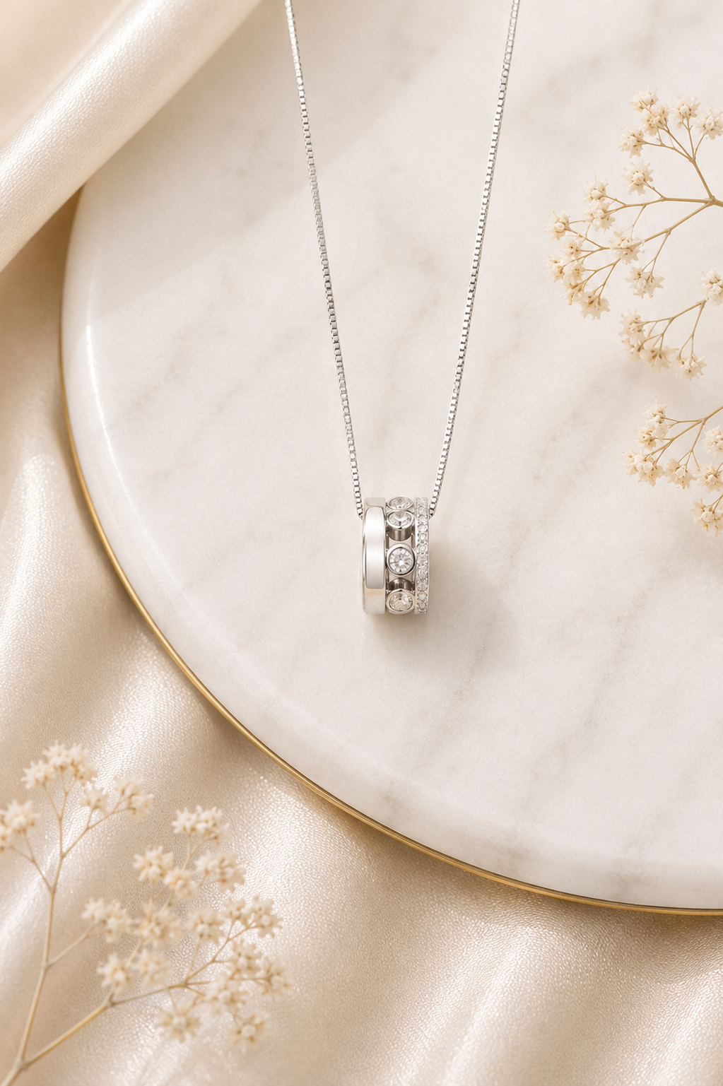 💎 Crystal Circle Pendant chain