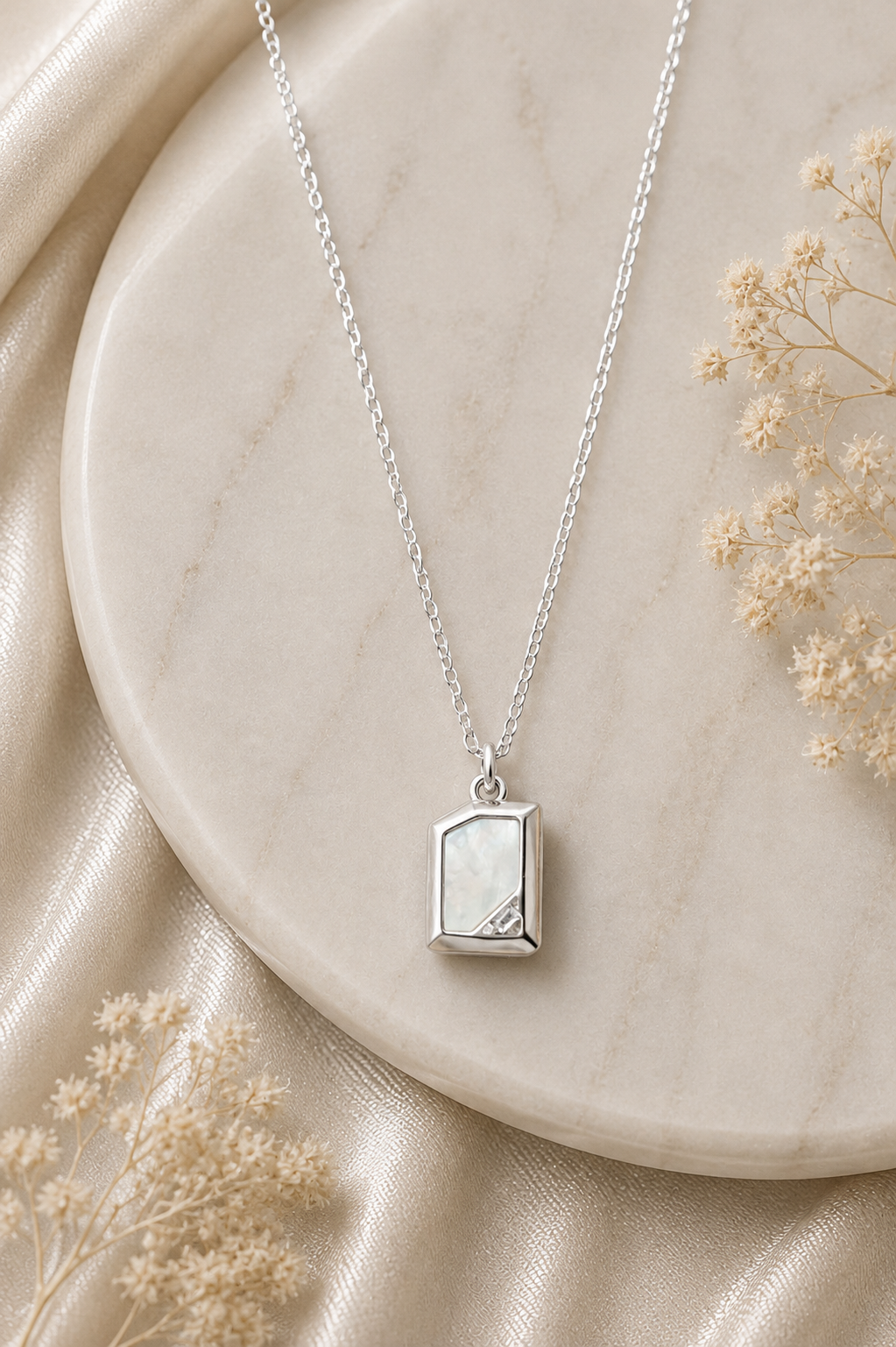 🤍 Silver Pearl Rectangle Pendant chain