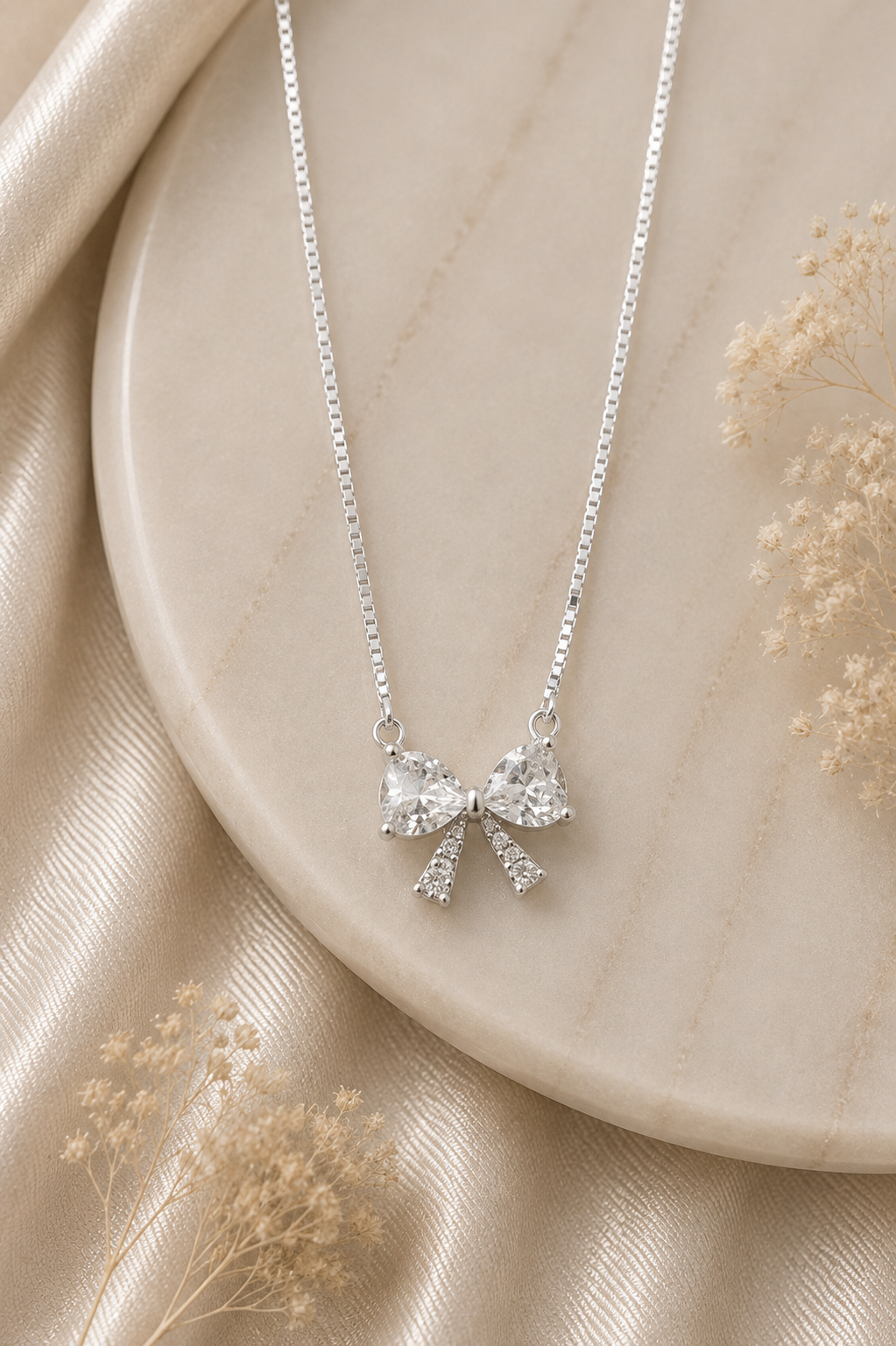 ✨ Crystal Bow Pendant chain
