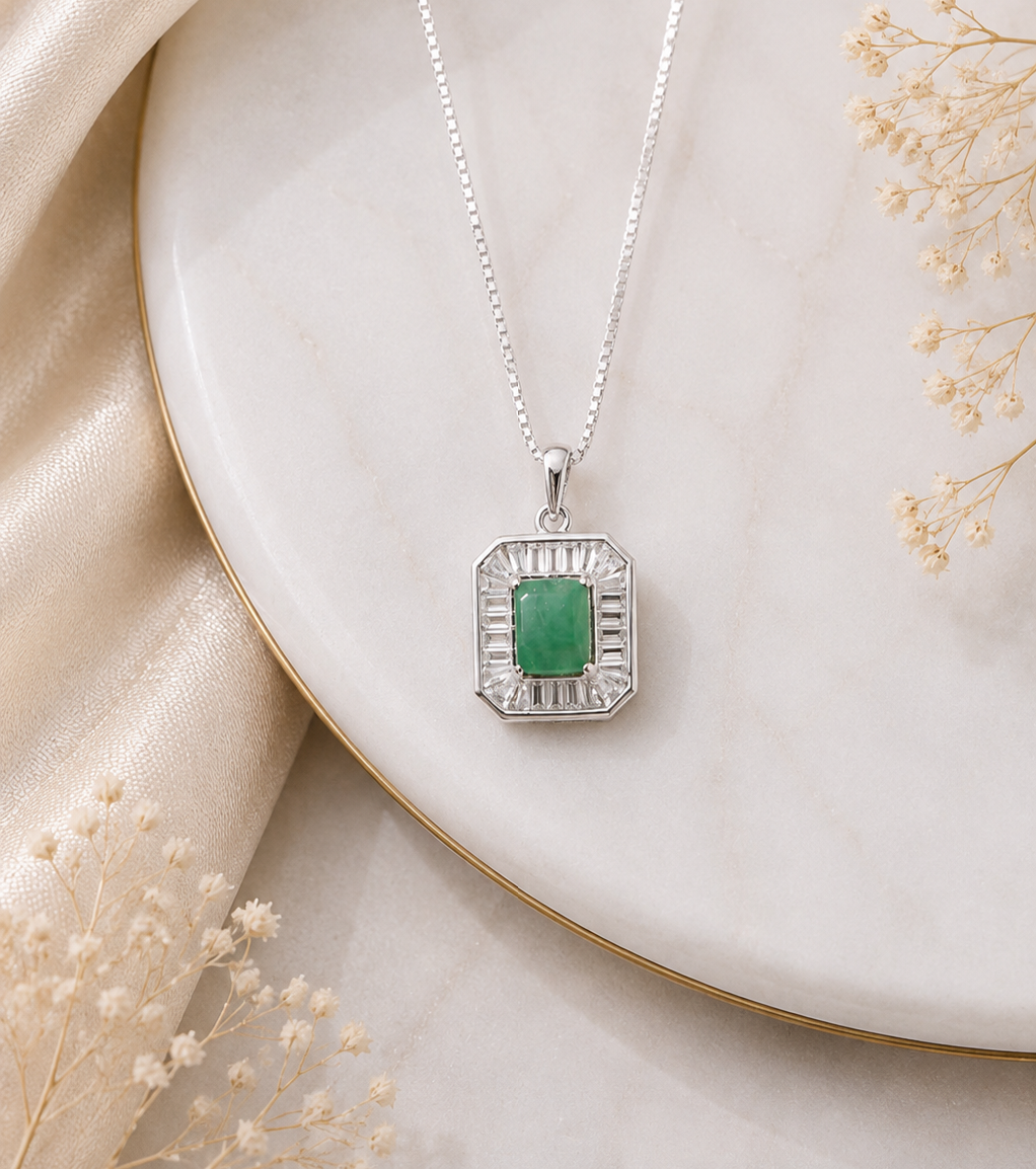 💚 Emerald Elegance Pendant chain