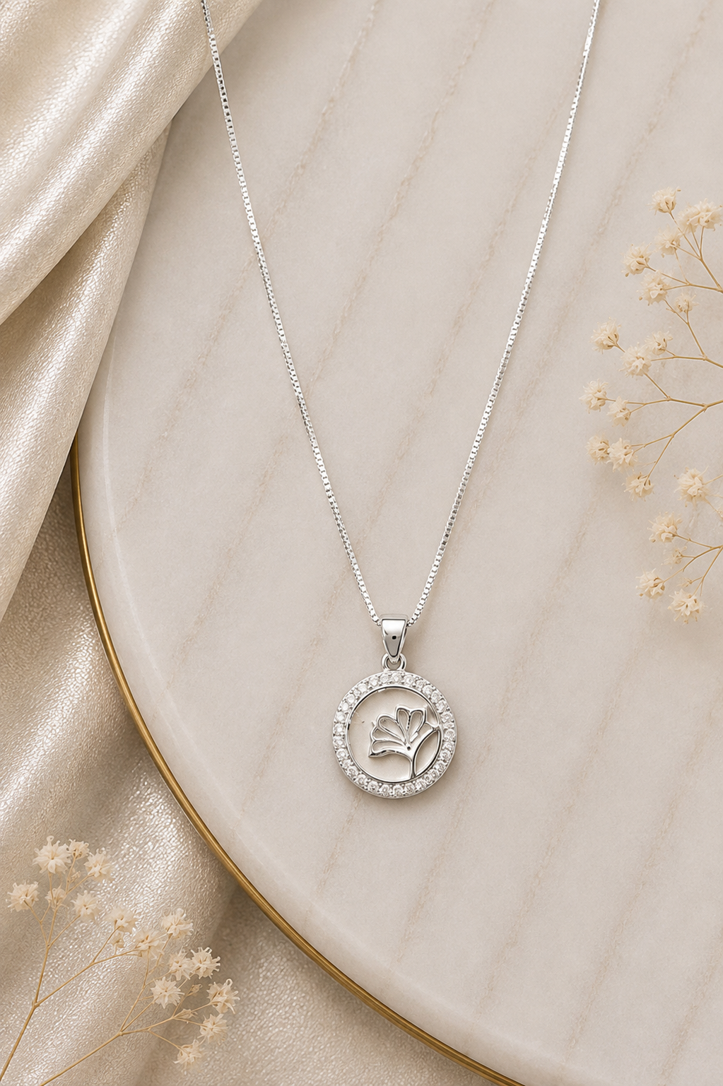 🌸 Silver Floral Crystal Pendant chain