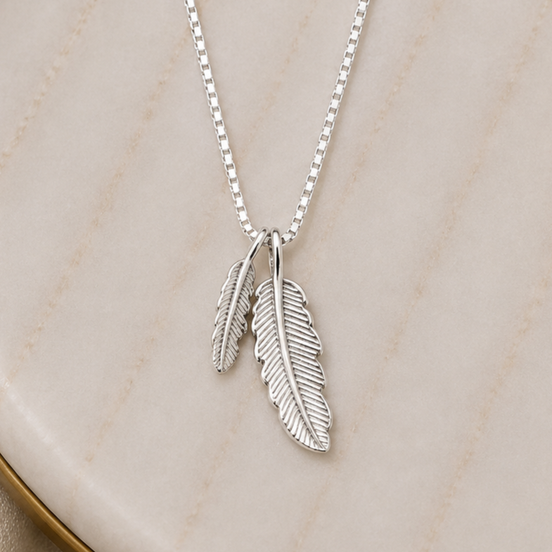 ✨ Twin Feather Pendant chain