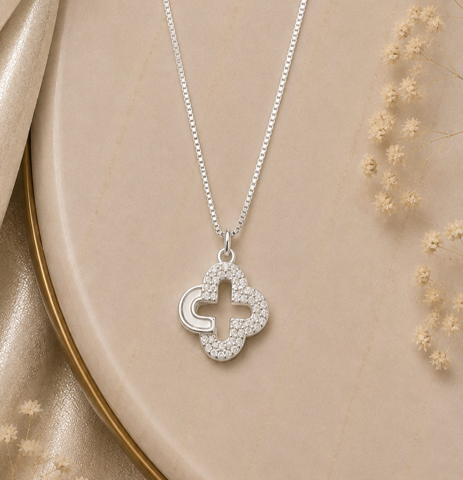 ✨ Clover Sparkle Pendant chain