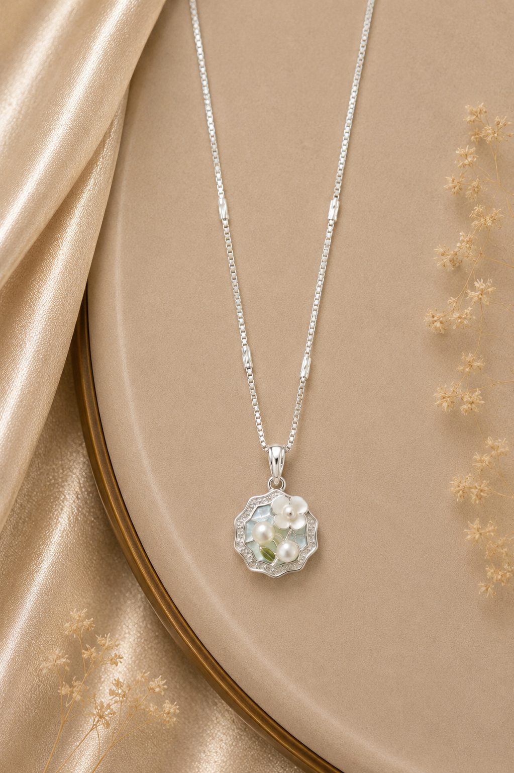 Pearl Floral Pendant chain