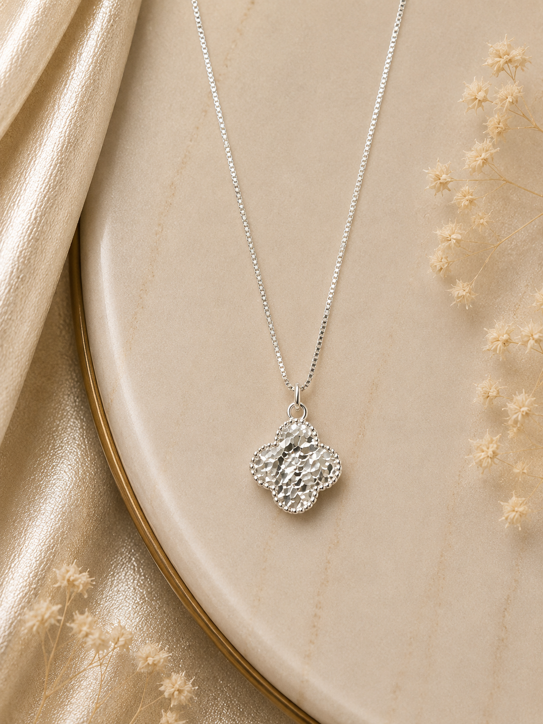 .Silver Clover Pendant chain