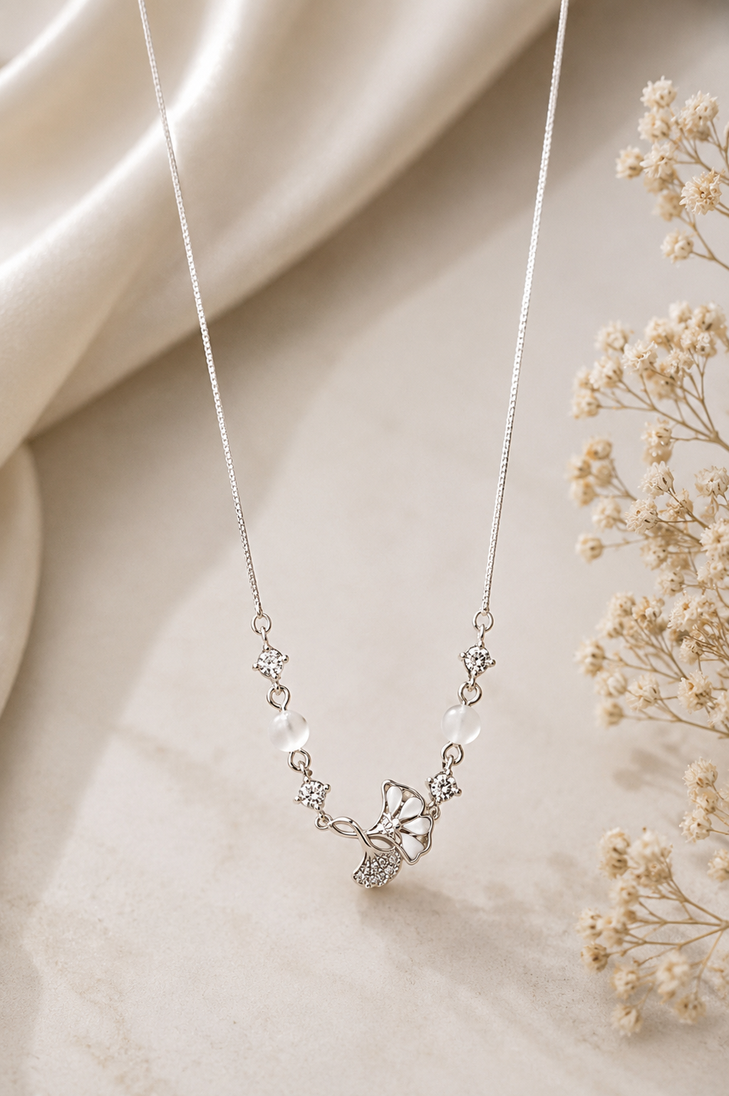 Elegant Floral Pearl chain