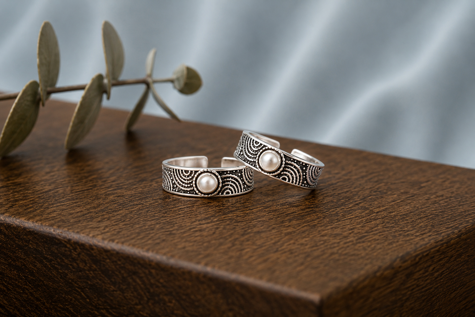 Antique Silver Pearl Cuff Toe ring