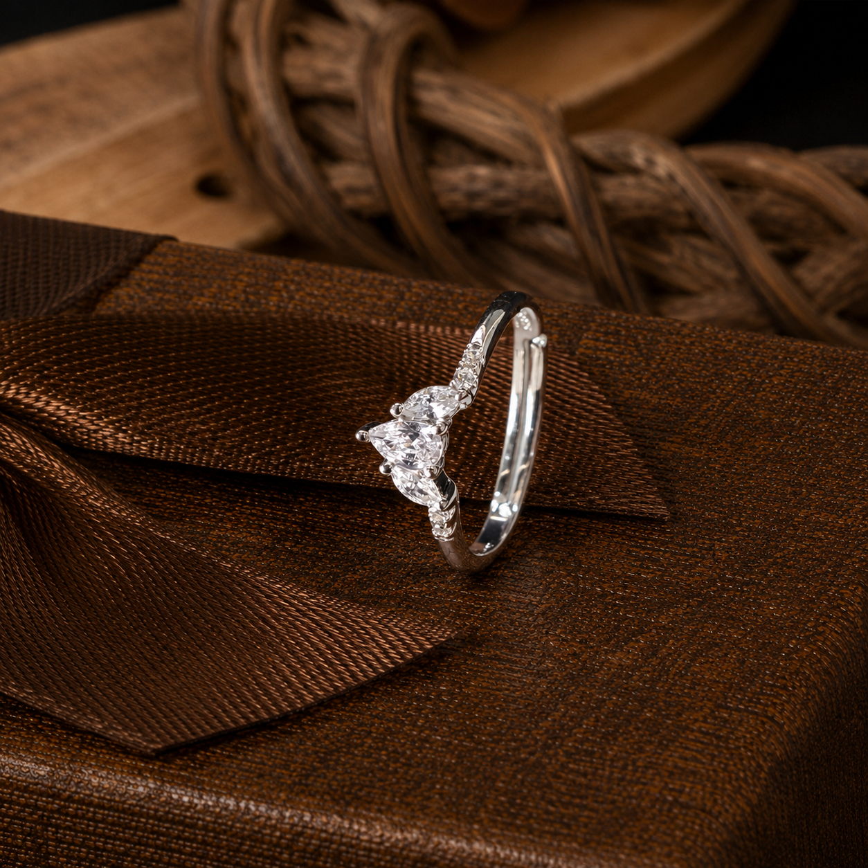 Elegant Silver Crystal Accent Ring 💍✨