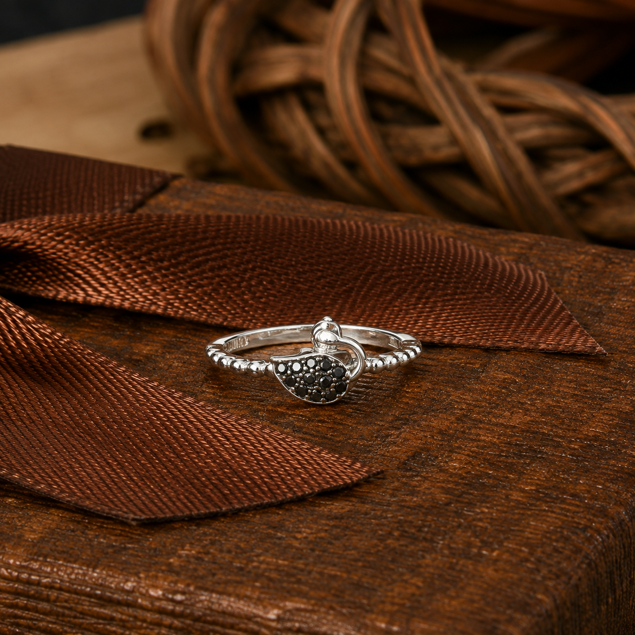 🦢 Elegant Silver Swan Heart Ring