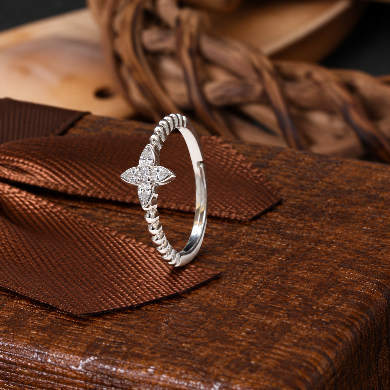 Elegant Floral Silver Ring 💍✨