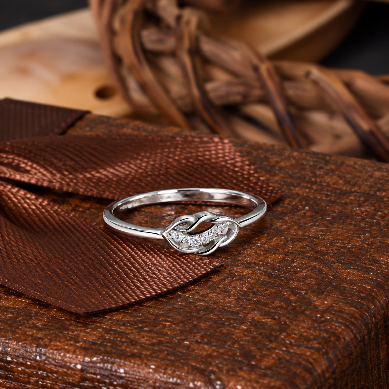💍 Elegant Infinity Knot Silver Ring