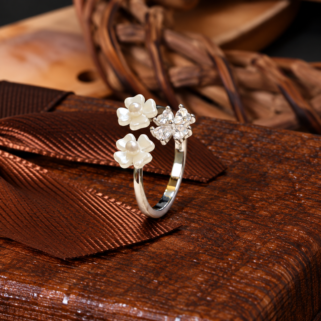 Elegant Floral Crystal Silver Ring 🌸✨
