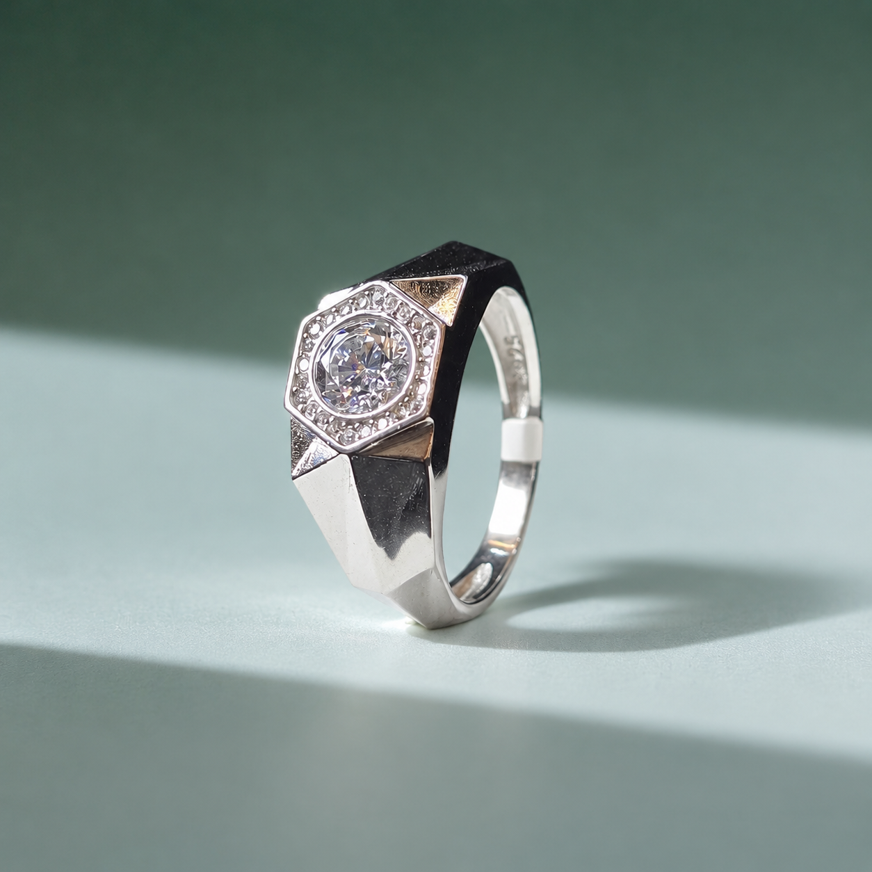 💍 Black & Silver Geometric Crystal Ring