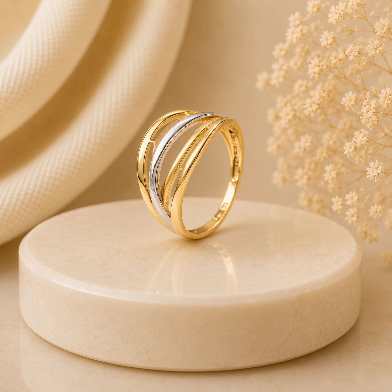 ✨ Golden Dual-Tone Elegance Ring 💍