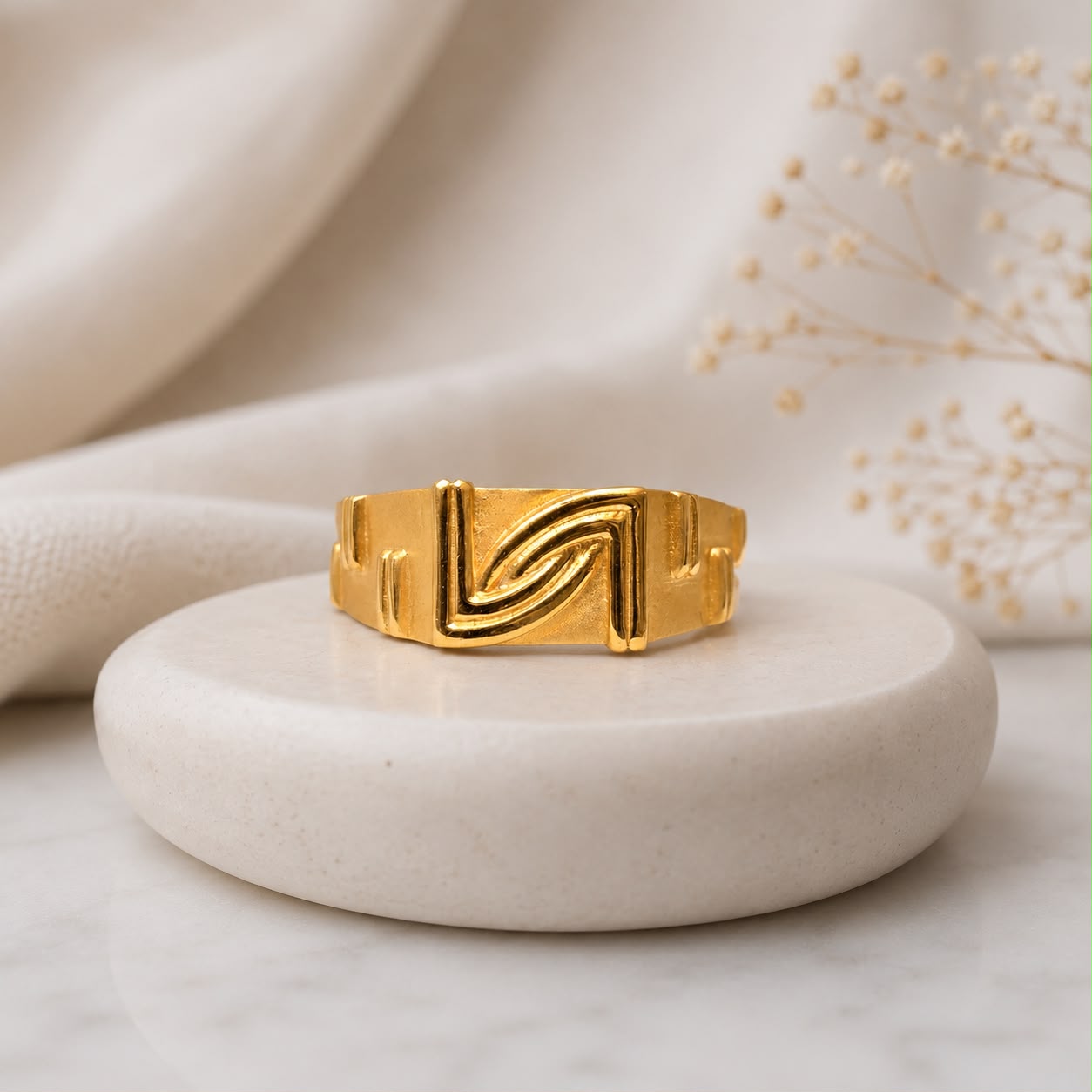 Golden Wave Luxe Ring ✨💍