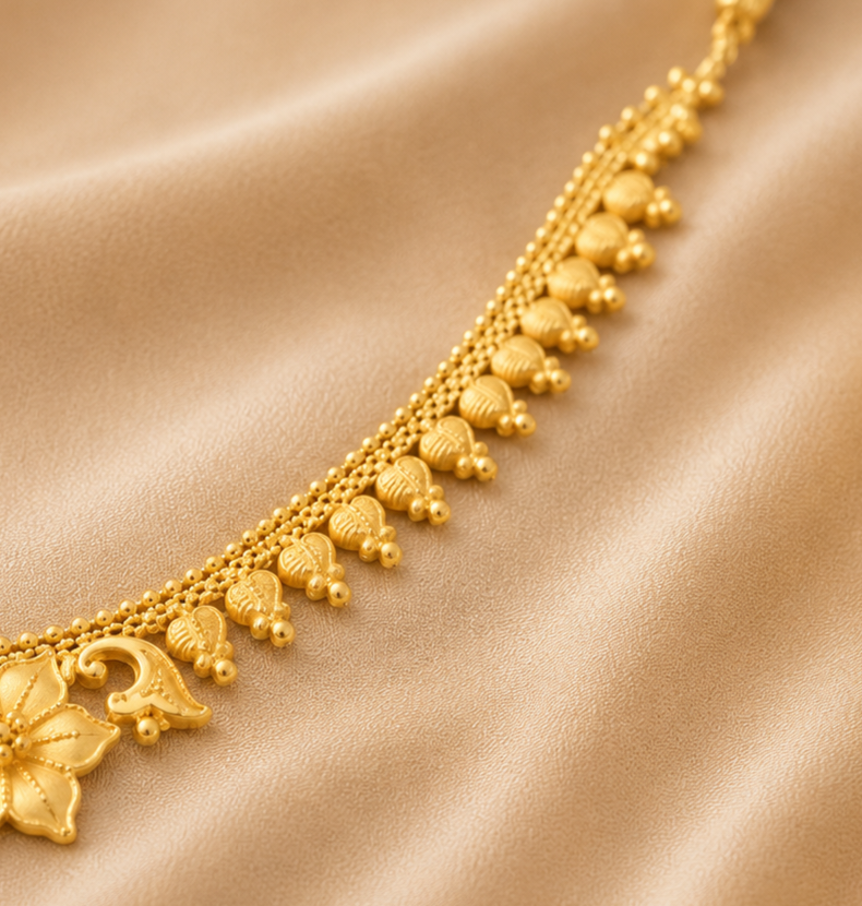 🌸 Golden Floral Elegance Necklace