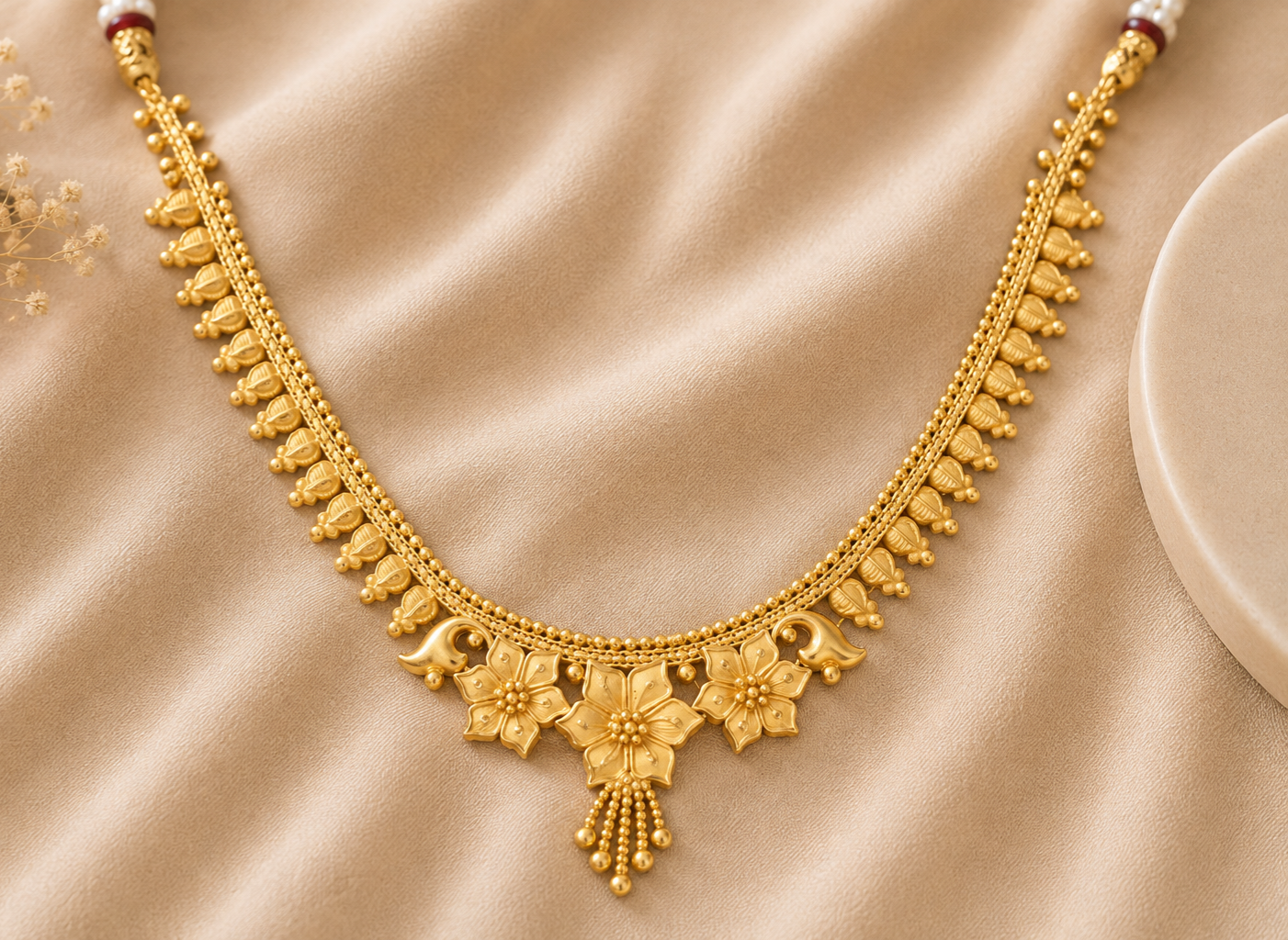 🌸 Golden Floral Elegance Necklace