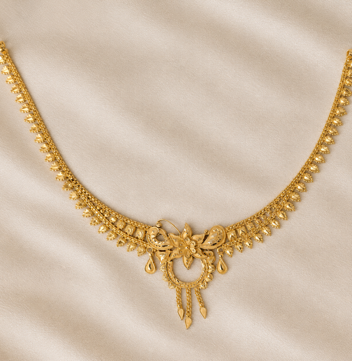 🌸 Golden Floral Heritage Necklace