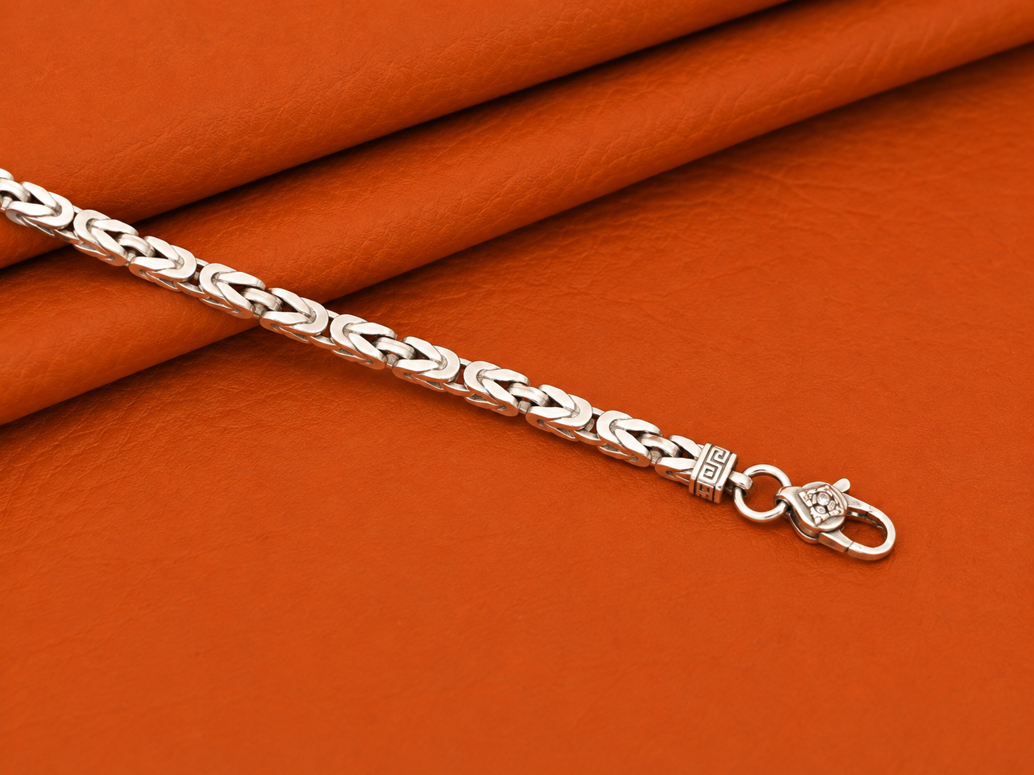 : ✨ Silver Leaf Chain