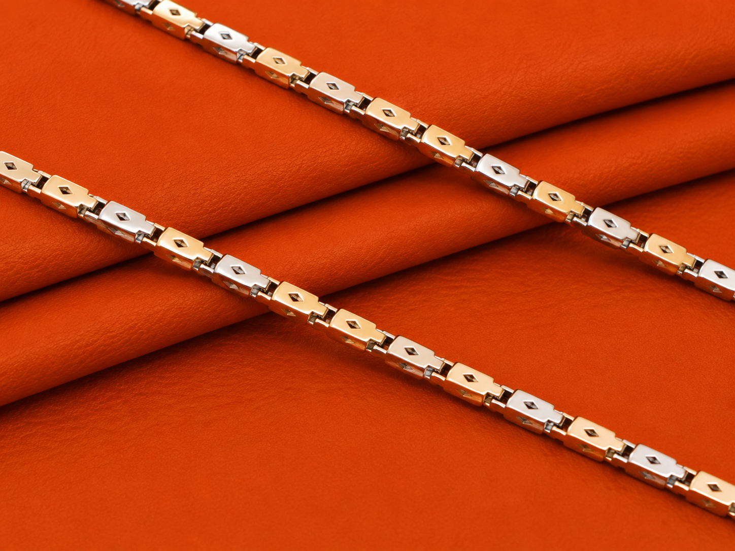✨ Two-Tone Geometric Link chain