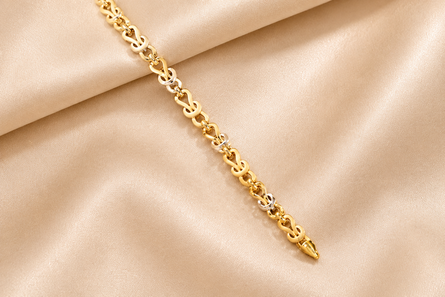 ✨ Golden Link Luxe Bracelet