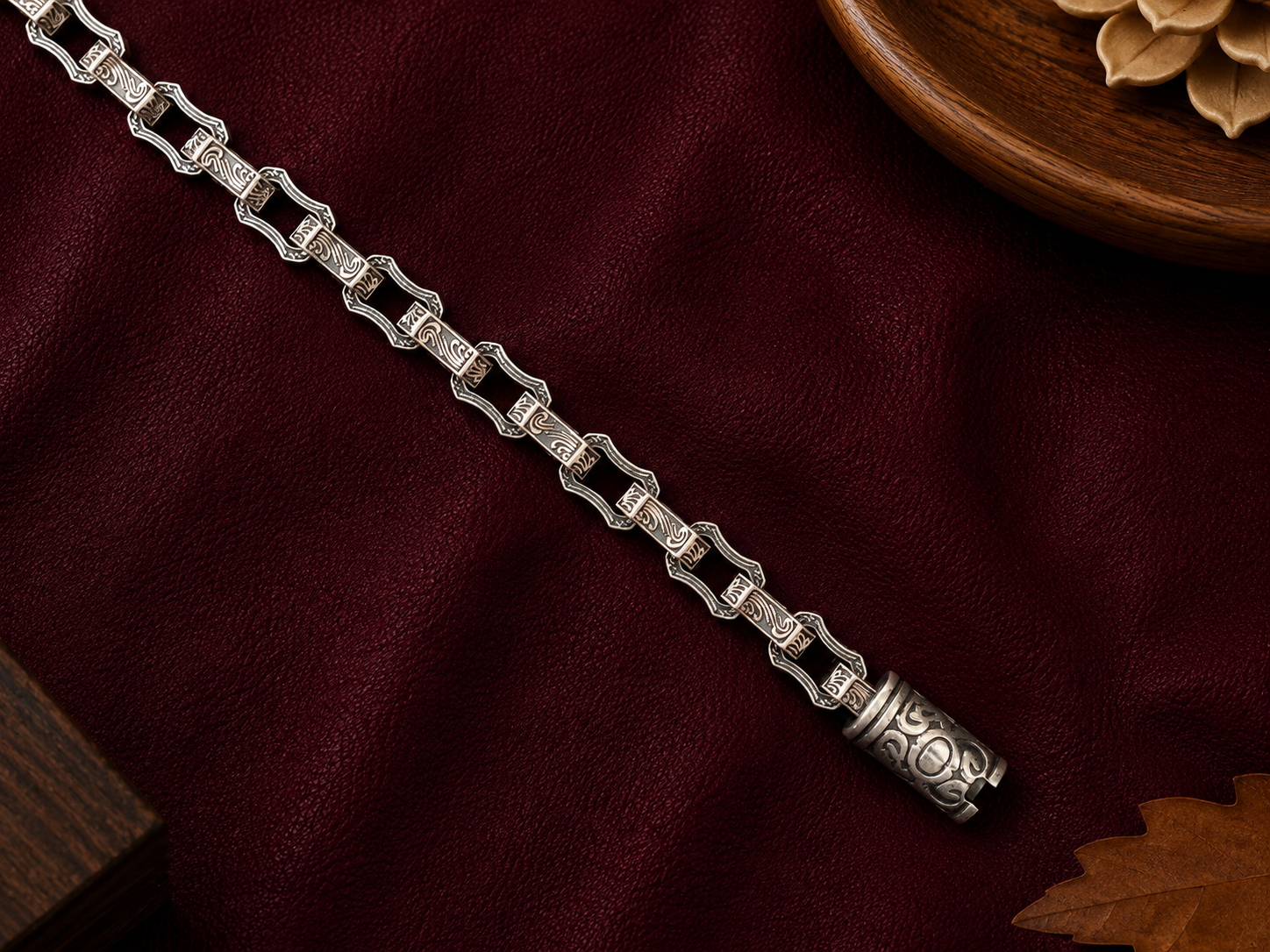 Royal Engraved Link Bracelet ✨