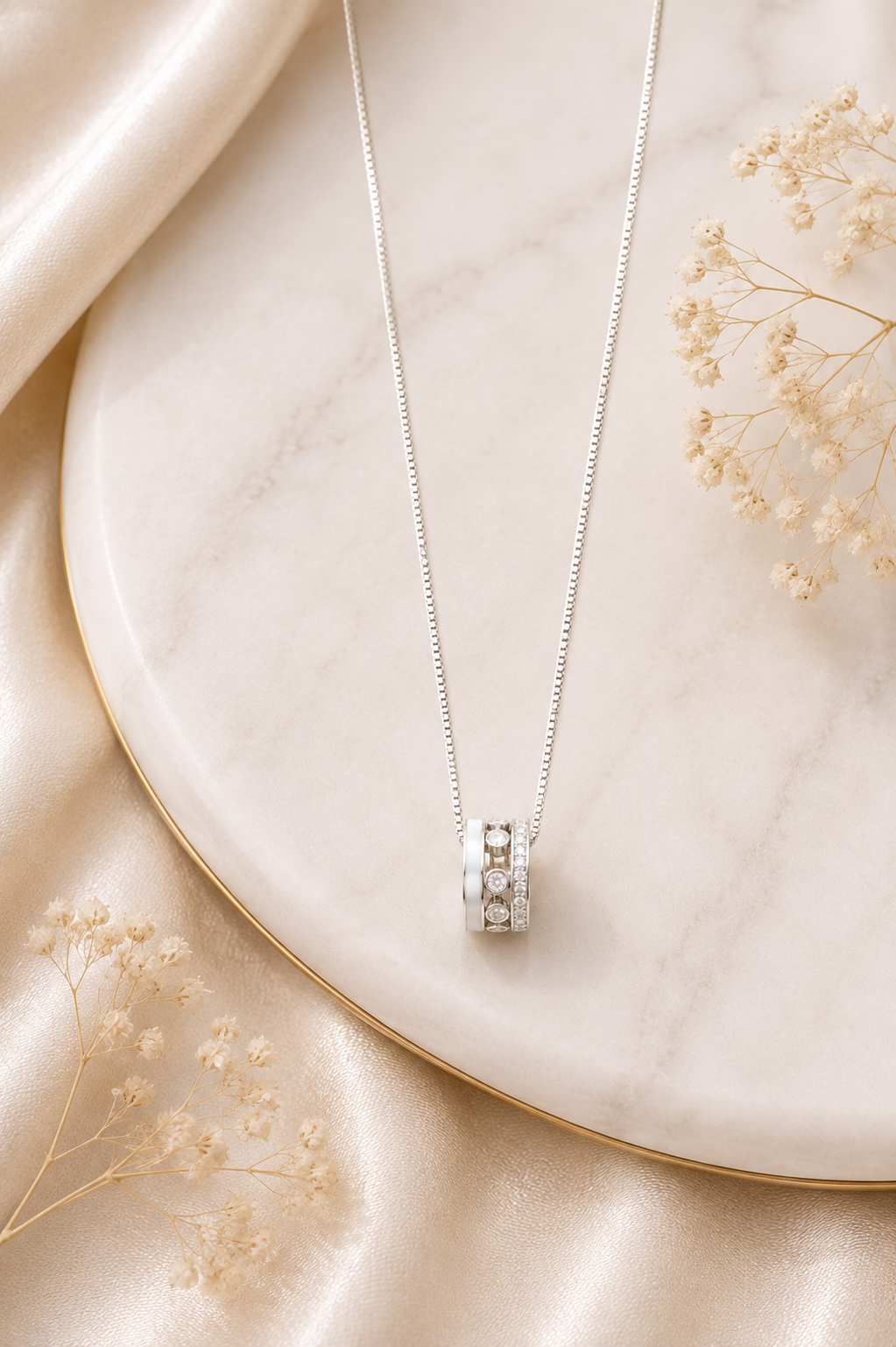 💎 Crystal Circle Pendant chain