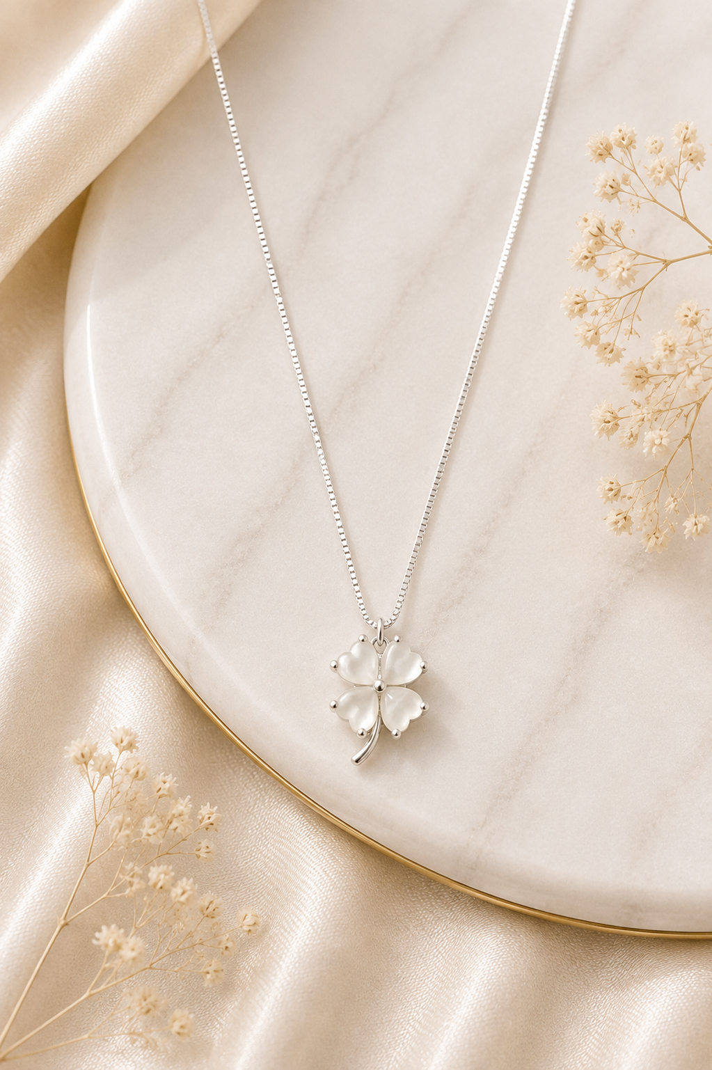 🤍 Clover Pearl Pendant chain