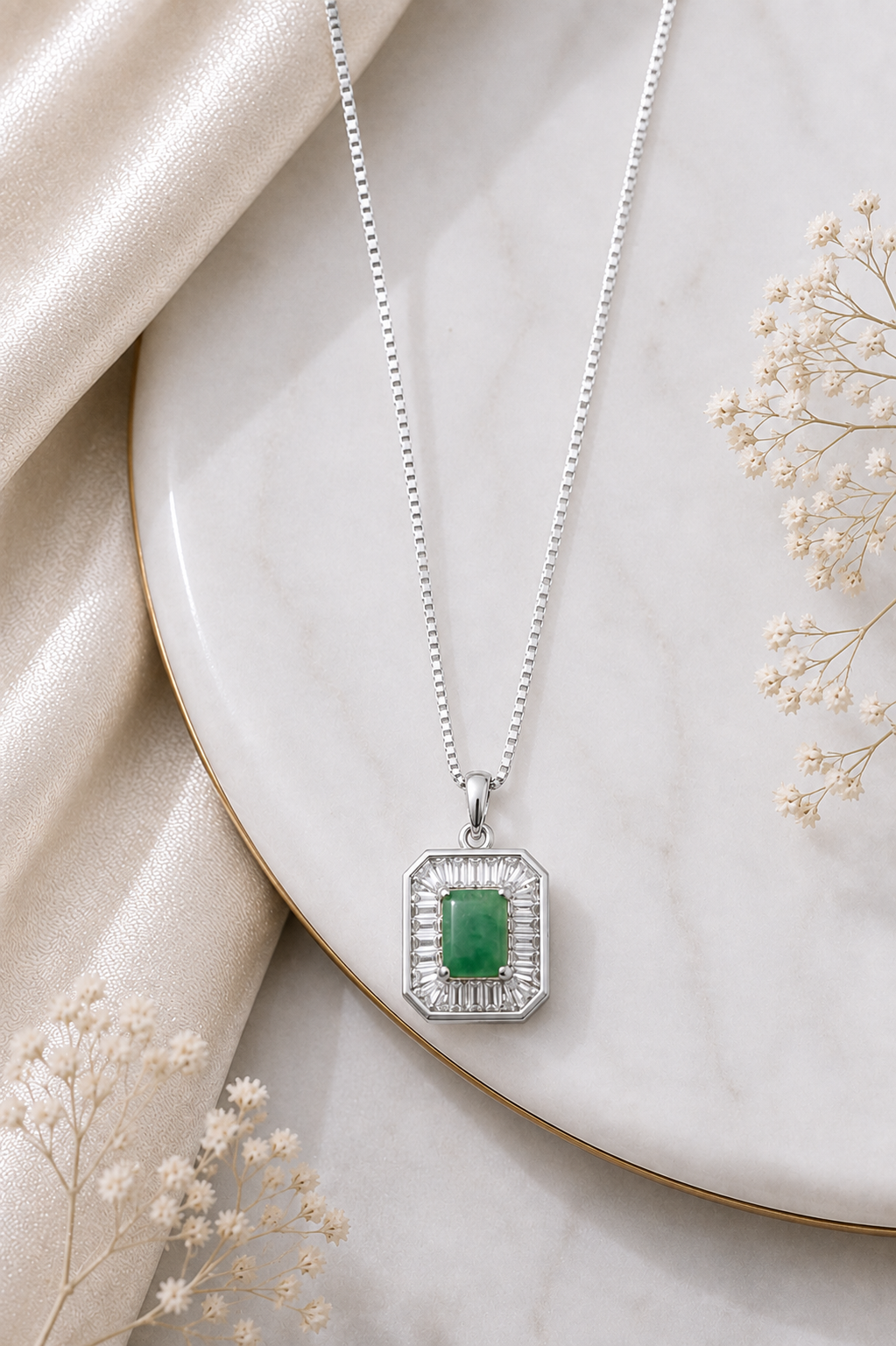 💚 Emerald Elegance Pendant chain