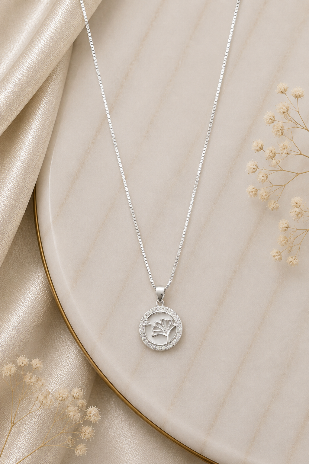 🌸 Silver Floral Crystal Pendant chain
