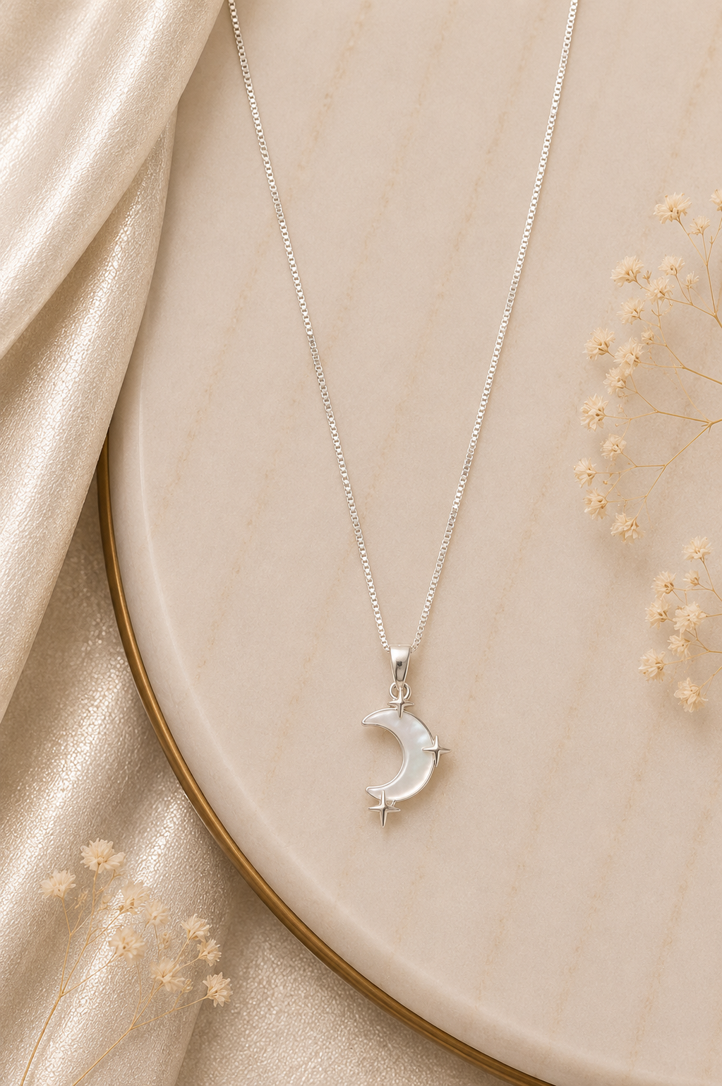 🌙 Celestial Crescent Pendant chain