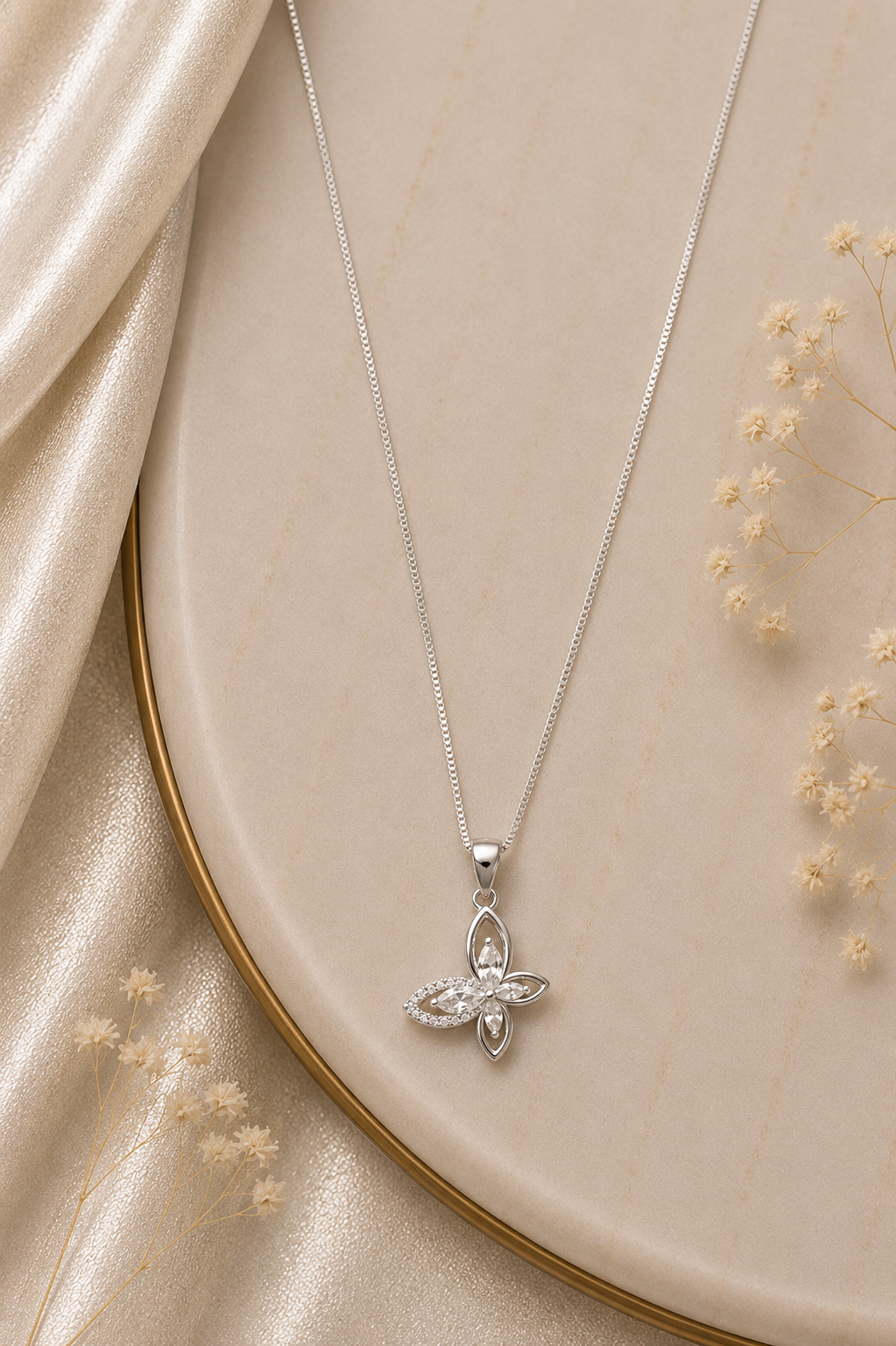 Crystal Floral Bloom Pendant chain ✨🌸