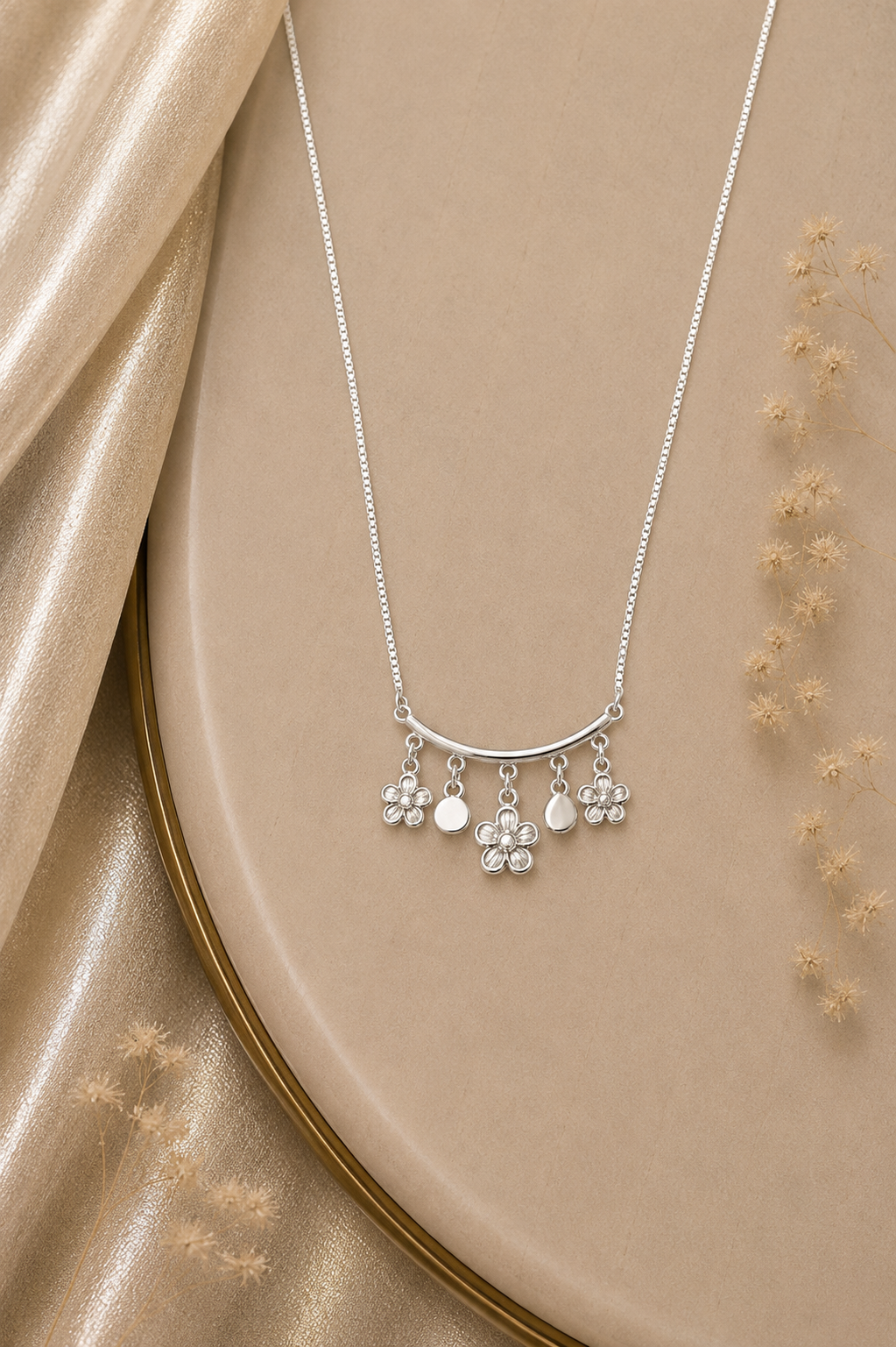 🌸 Floral Charm Silver chain