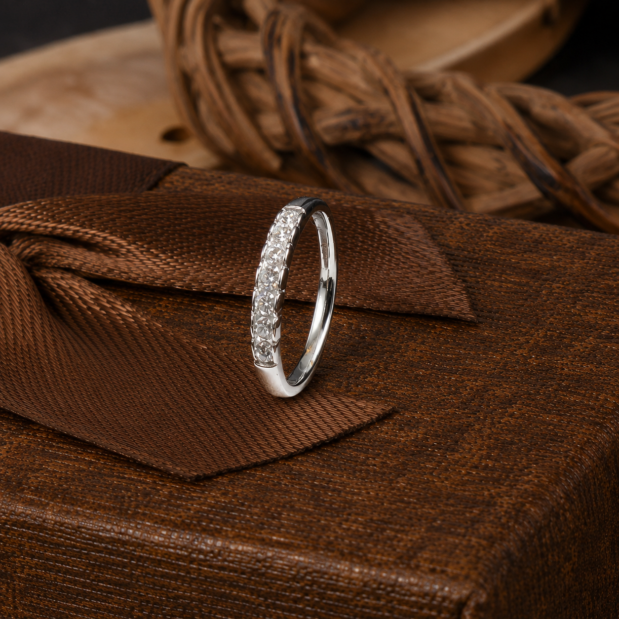 Elegant Silver Crystal Band Ring 💍