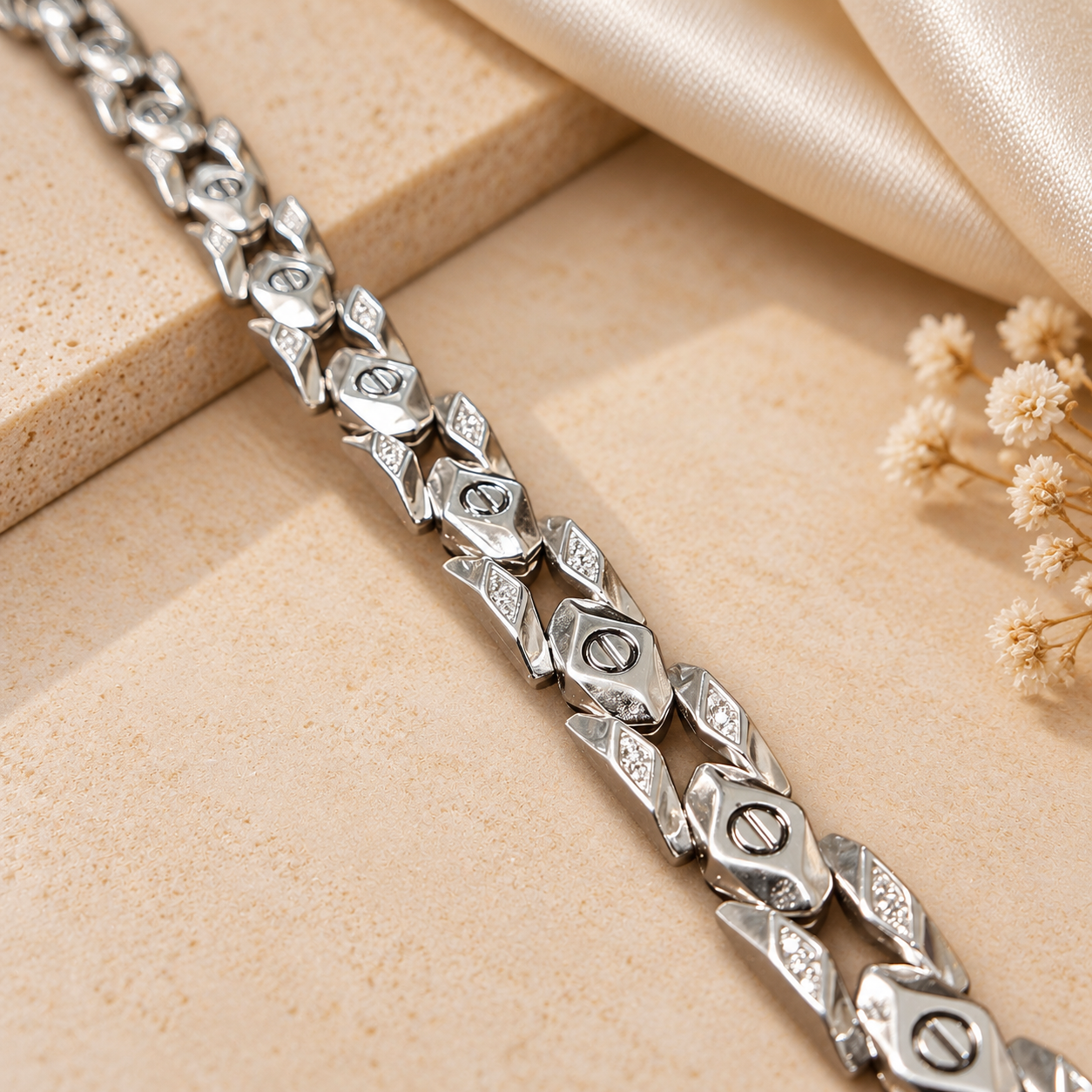 Elegant Silver Geometric Link Bracelet ✨